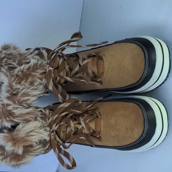 Amazon Essentials Cozy Fuzzy Boots 9 - Picture 3 of 7